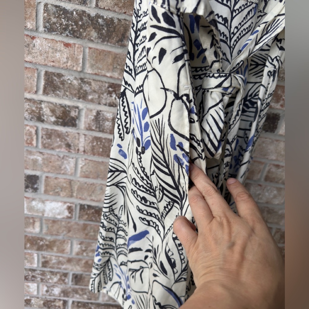 Marine Layer Classic Floral Print Dress in Deep V-Neck Button up soft - Picture 8 of 16